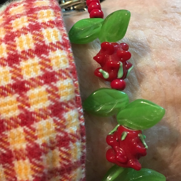 Vintage Hand Blown Glass Roses Bracelet - Picture 6 of 7